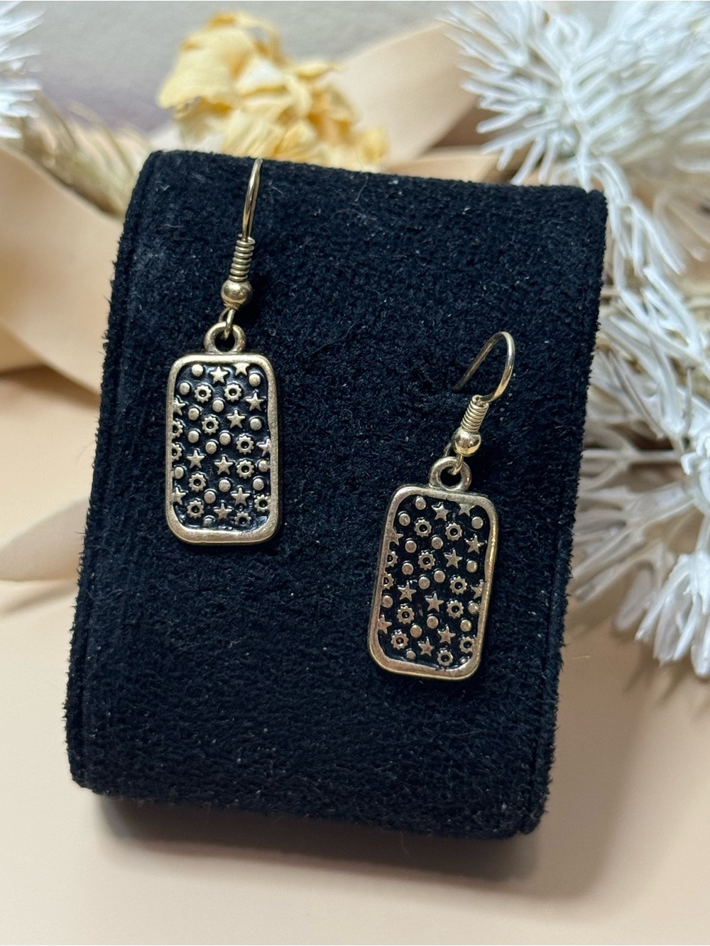 Vintage Gold Tone Star Pattern Rectangle Dangle Earrings